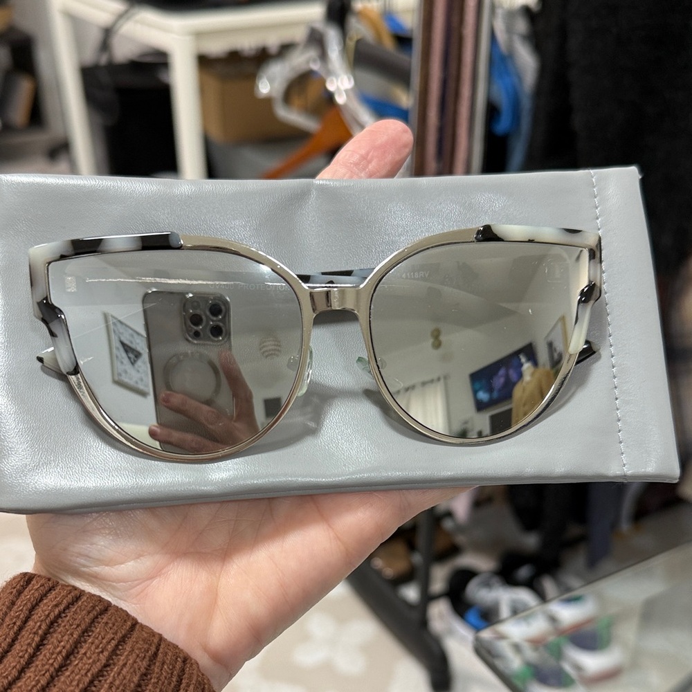 Stylish Silver Sunglasses tortoise modern cat eye mirrored with case